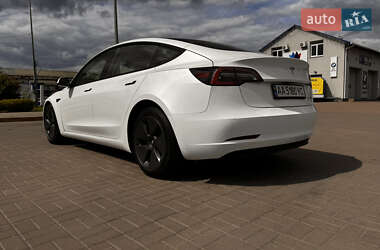 Седан Tesla Model 3 2022 в 