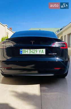 Седан Tesla Model 3 2021 в 
