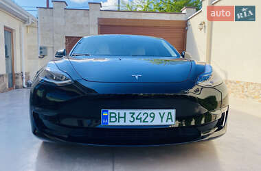 Седан Tesla Model 3 2021 в 