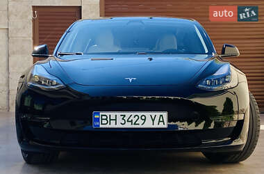 Седан Tesla Model 3 2021 в 