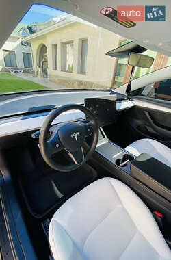 Седан Tesla Model 3 2021 в 