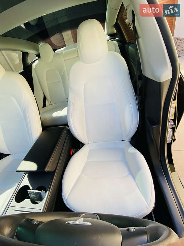 Седан Tesla Model 3 2021 в Одесі