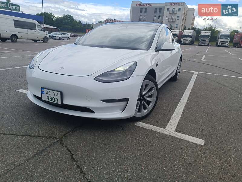 Седан Tesla Model 3 2020 в 