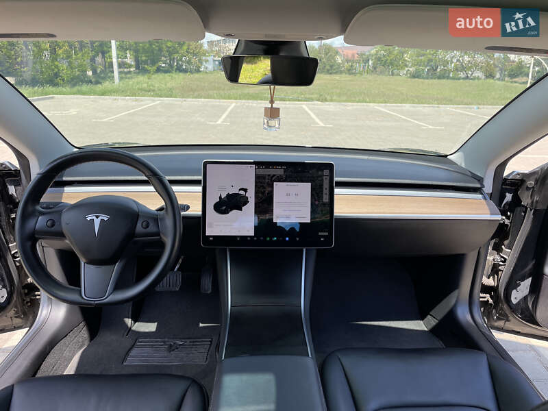 Седан Tesla Model 3 2018 в Одессе