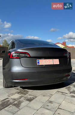 Седан Tesla Model 3 2022 в 