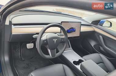 Седан Tesla Model 3 2023 в 