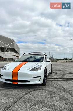 Седан Tesla Model 3 2019 в 