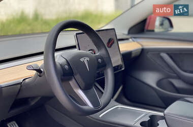 Седан Tesla Model 3 2021 в 