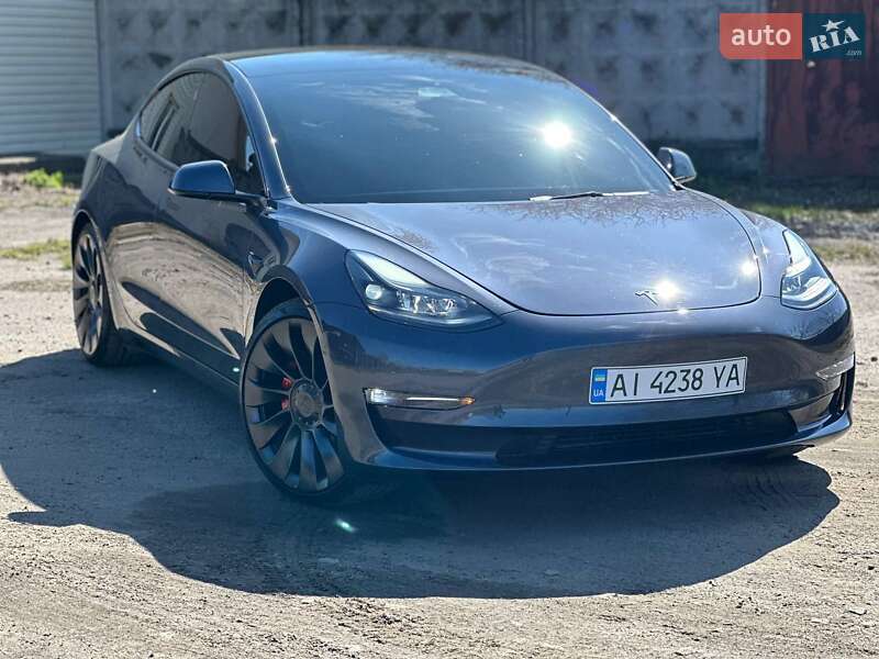 Седан Tesla Model 3 2023 в Фастові