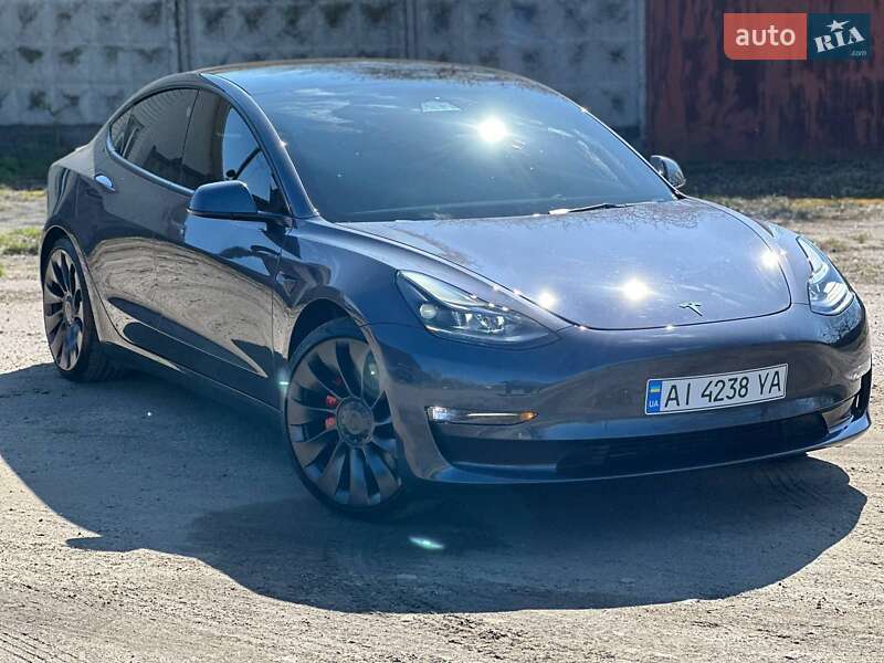 Седан Tesla Model 3 2023 в Фастові