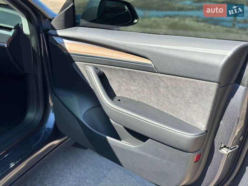 Седан Tesla Model 3 2023 в Фастові