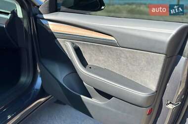 Седан Tesla Model 3 2023 в 