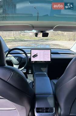 Седан Tesla Model 3 2023 в 