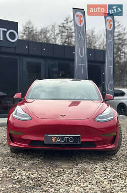 Седан Tesla Model 3 2020 в 