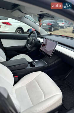 Седан Tesla Model 3 2020 в 