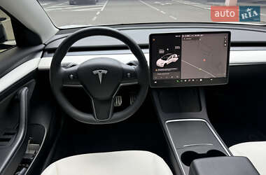 Седан Tesla Model 3 2021 в 