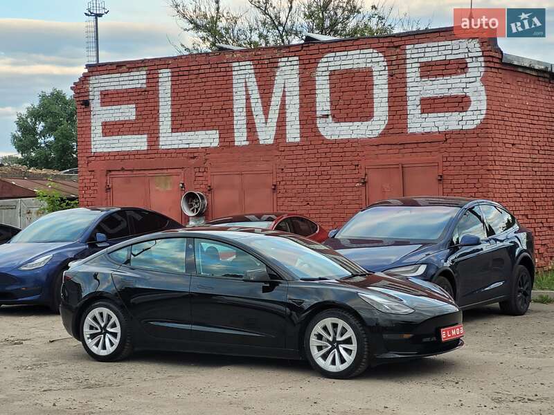 Седан Tesla Model 3 2021 в 