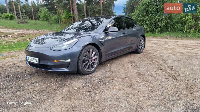 Седан Tesla Model 3 2022 в Киеве