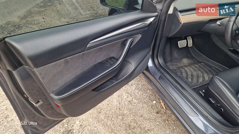 Седан Tesla Model 3 2022 в Киеве