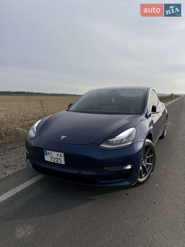 Седан Tesla Model 3 2018 в Львове