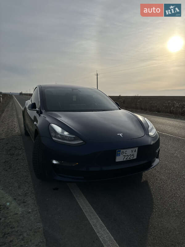 Седан Tesla Model 3 2018 в Львове