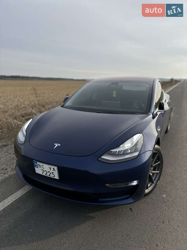 Седан Tesla Model 3 2018 в Львове