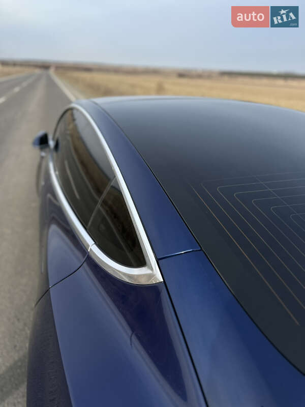 Седан Tesla Model 3 2018 в Львове