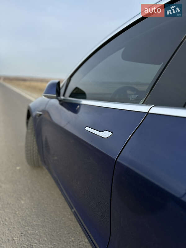 Седан Tesla Model 3 2018 в Львове