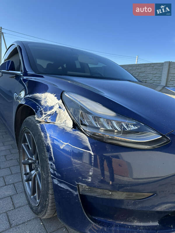 Седан Tesla Model 3 2018 в Львове