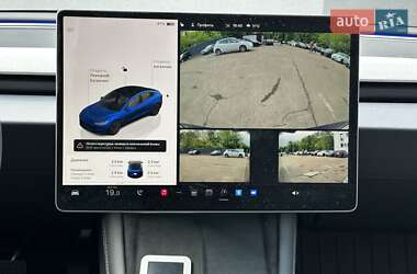 Седан Tesla Model 3 2024 в 