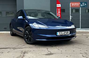 Седан Tesla Model 3 2024 в 