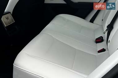 Седан Tesla Model 3 2024 в 
