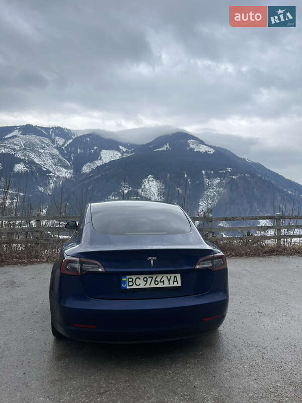 Седан Tesla Model 3 2022 в Львові