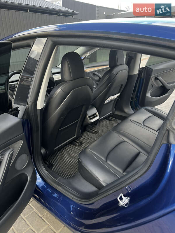Седан Tesla Model 3 2022 в Березане