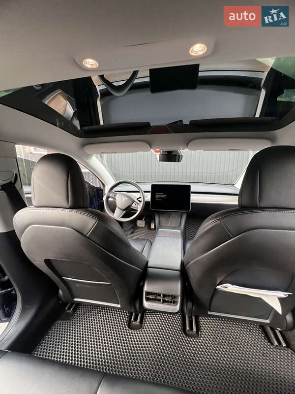 Седан Tesla Model 3 2022 в Березане