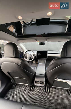 Седан Tesla Model 3 2022 в 