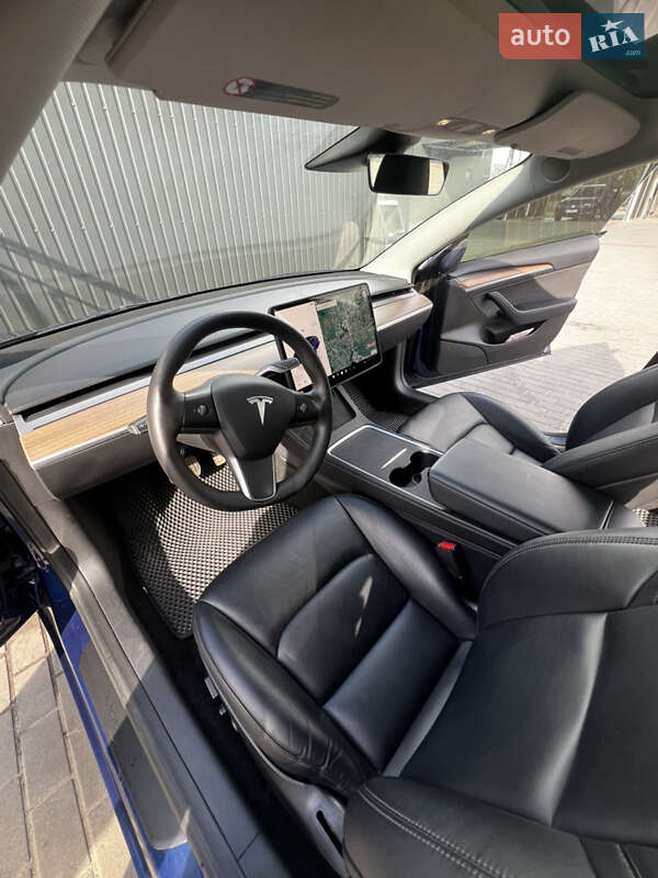Седан Tesla Model 3 2022 в Березане