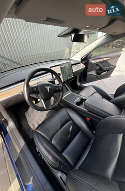 Седан Tesla Model 3 2022 в 