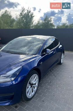 Седан Tesla Model 3 2022 в 