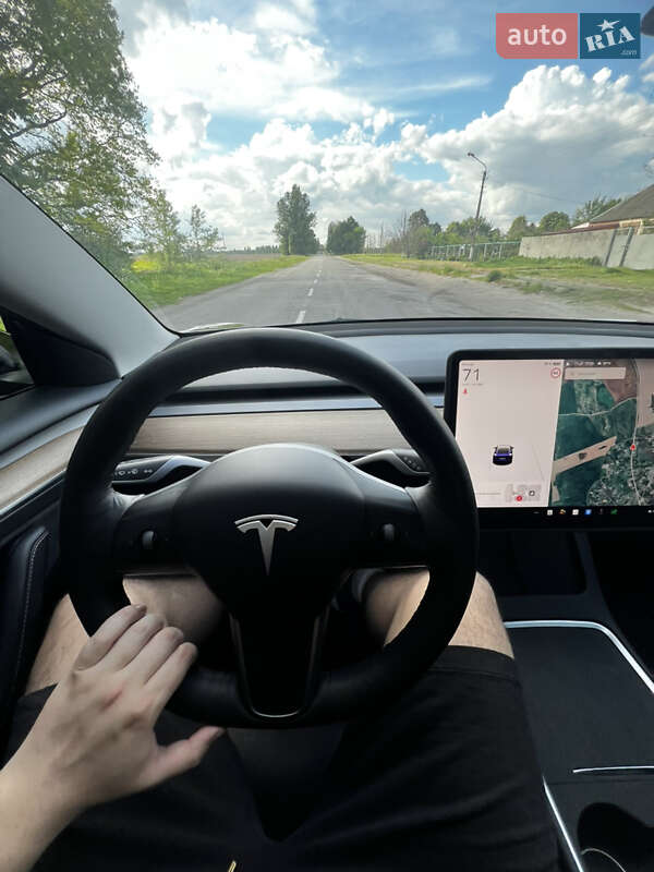 Седан Tesla Model 3 2022 в Березане