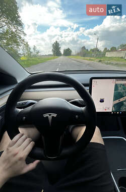 Седан Tesla Model 3 2022 в 