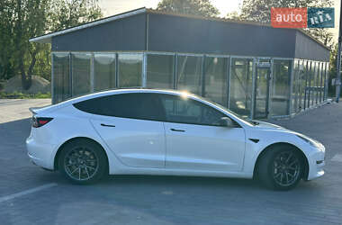 Седан Tesla Model 3 2021 в 