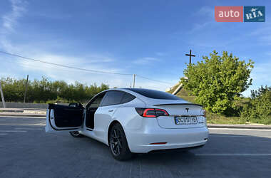 Седан Tesla Model 3 2021 в 
