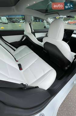 Седан Tesla Model 3 2019 в 