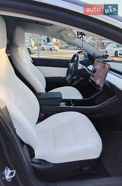 Седан Tesla Model 3 2019 в 