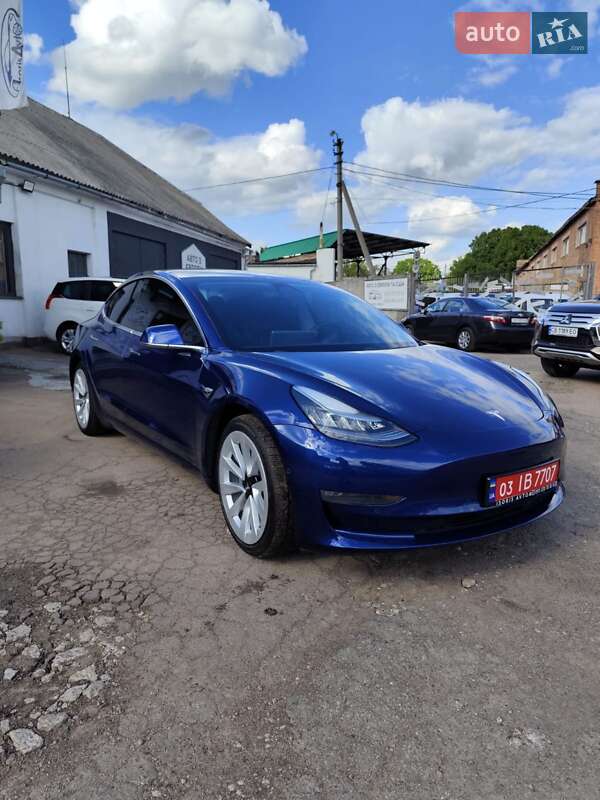 Седан Tesla Model 3 2019 в Чернигове