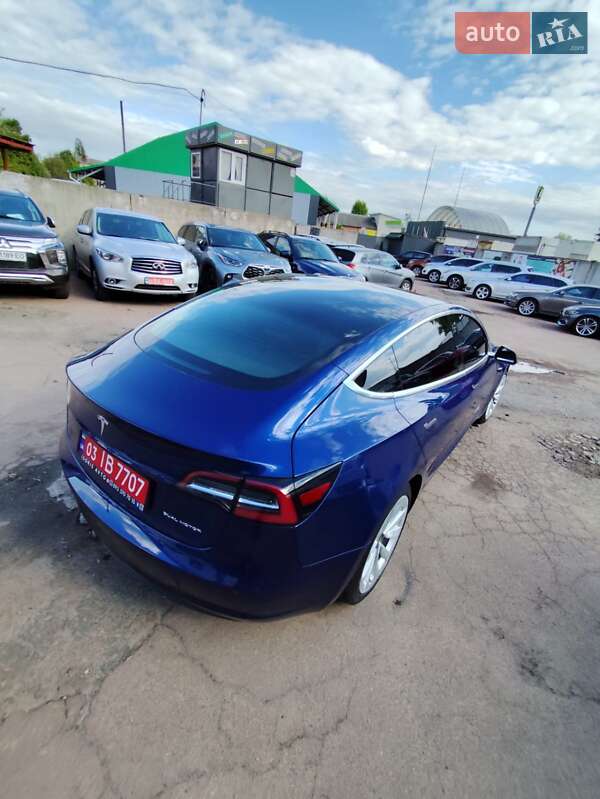 Седан Tesla Model 3 2019 в Чернигове