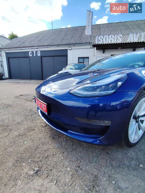 Седан Tesla Model 3 2019 в Чернигове