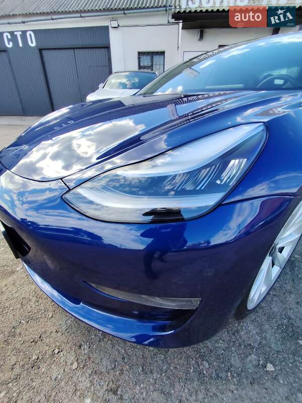 Седан Tesla Model 3 2019 в Чернигове