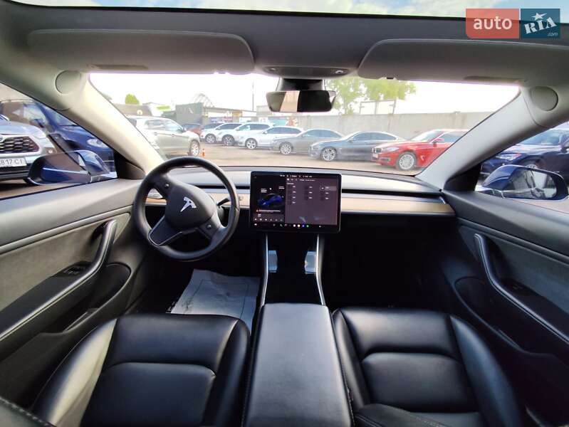 Седан Tesla Model 3 2019 в Чернигове